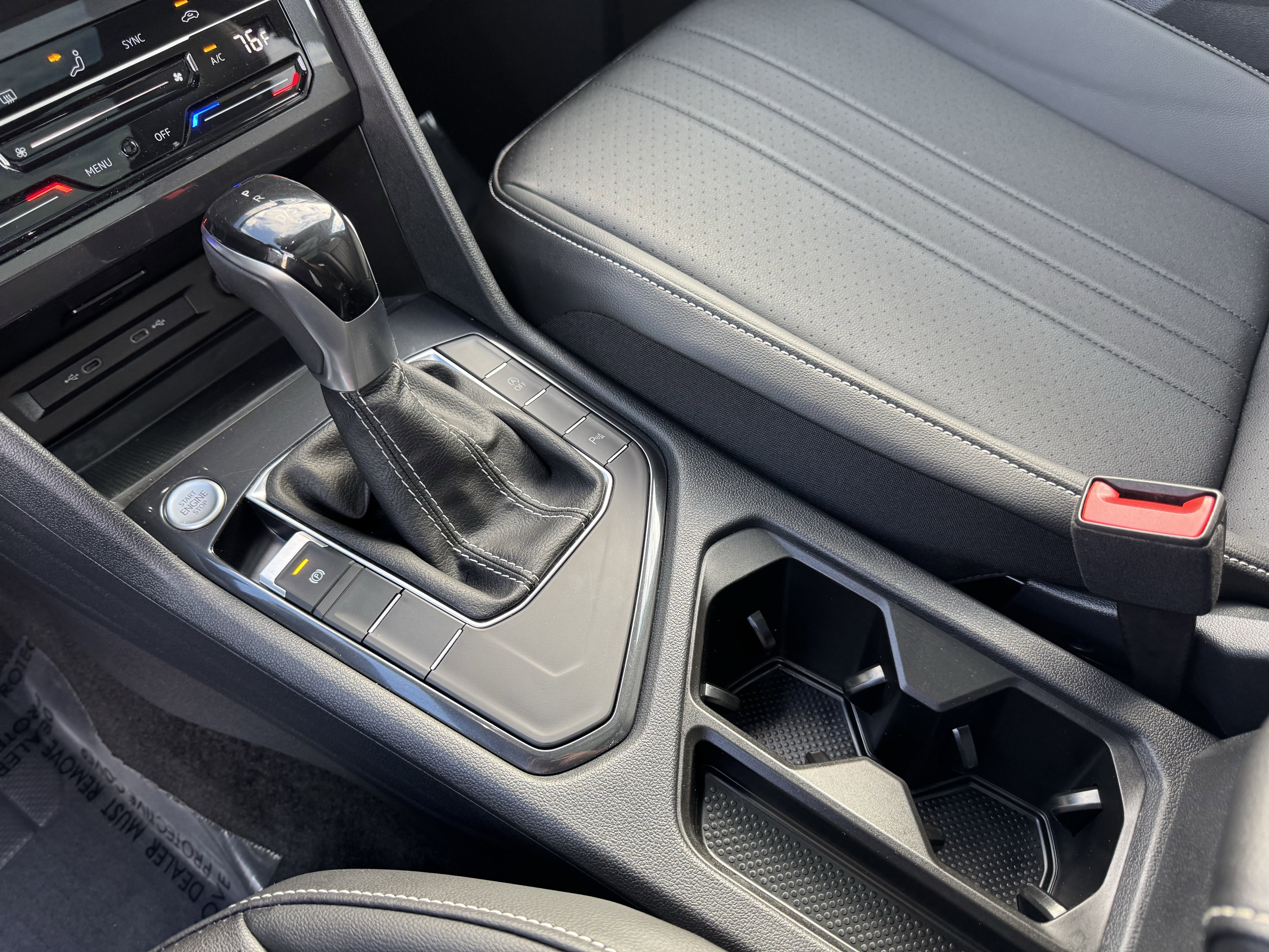 Certified 2024 Volkswagen Tiguan SE R-Line image 30