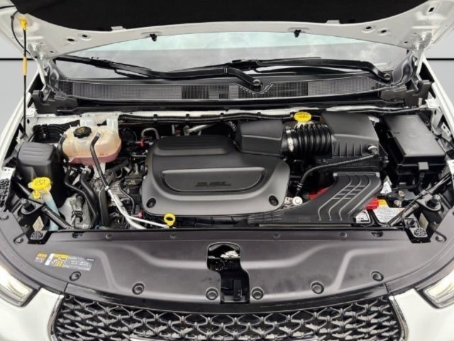 Used 2024 Chrysler Pacifica Touring FWD image 34
