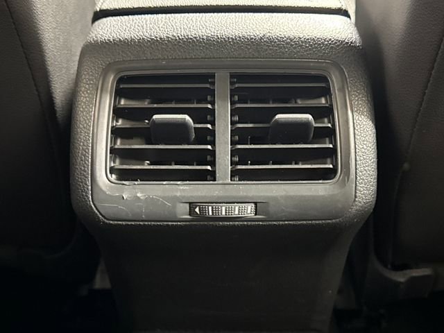 Used 2015 Volkswagen Golf SE image 24