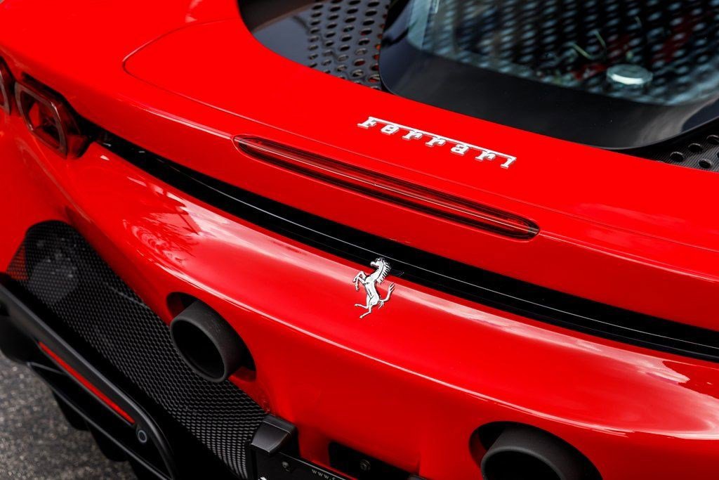 Used 2022 Ferrari SF90 Spider image 13