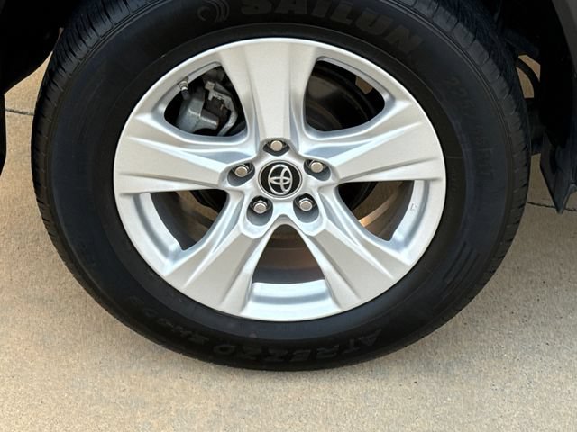 Used 2019 Toyota RAV4 XLE w/ Convenience Package AWD/4WD image 10