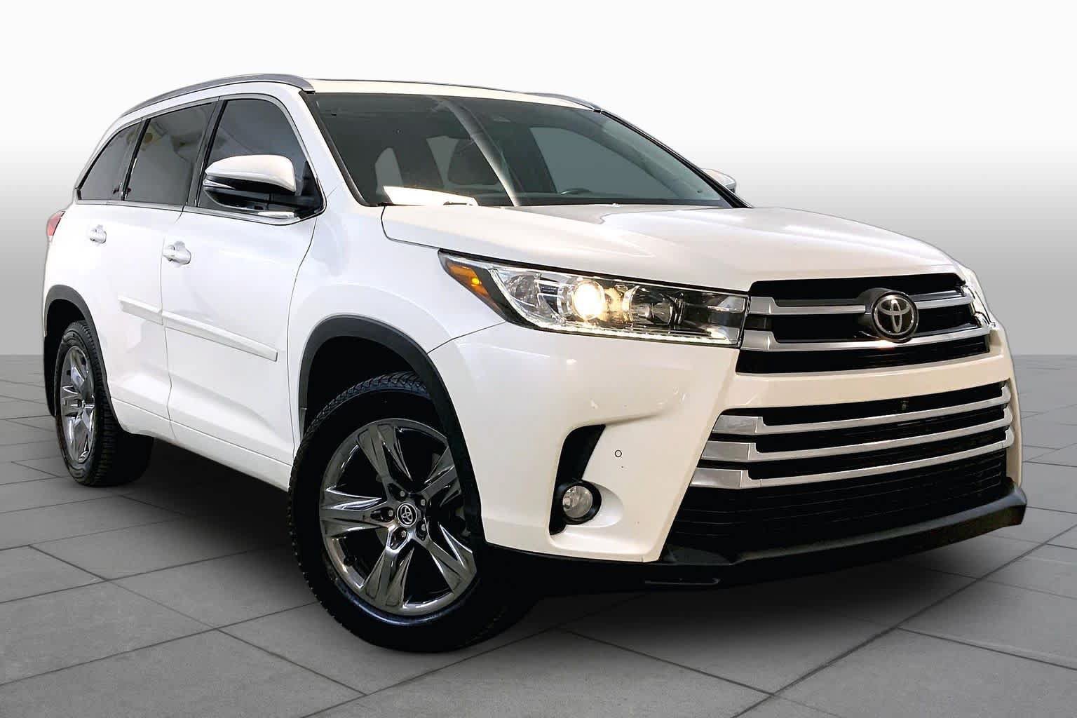 Used 2017 Toyota Highlander Limited Platinum AWD/4WD image 2