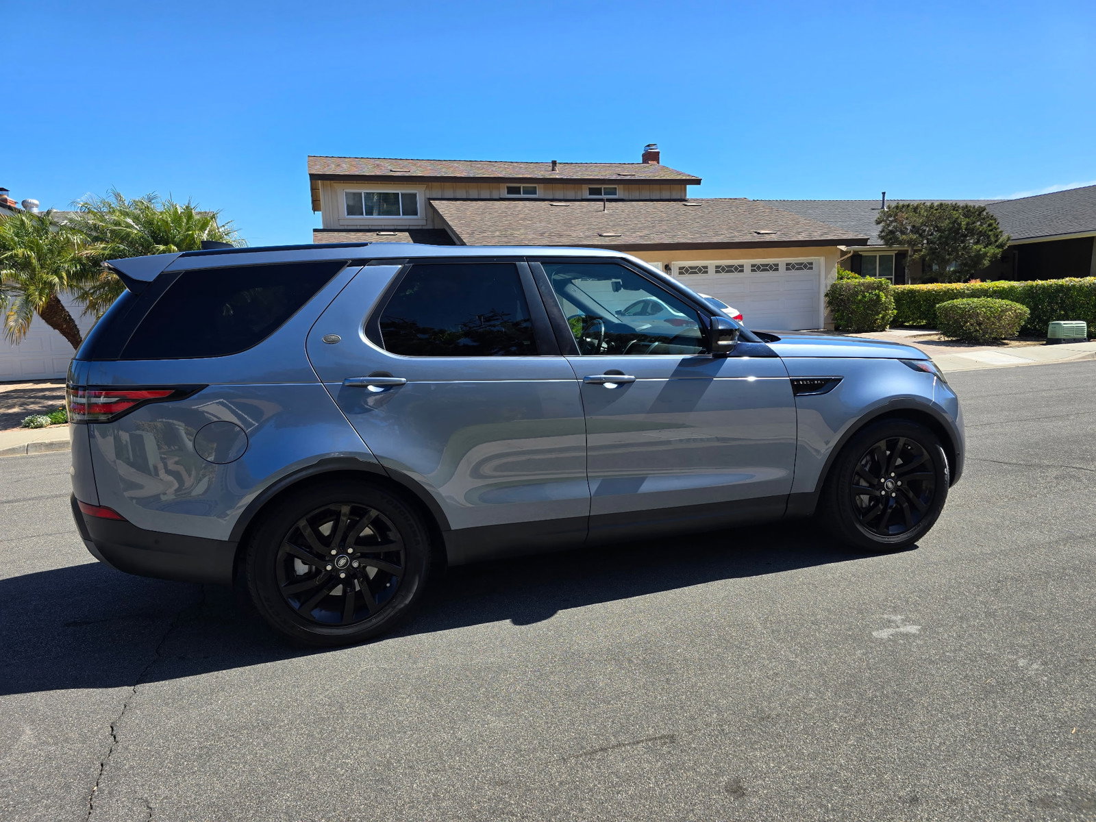 Used 2018 Land Rover Discovery HSE AWD/4WD image 10