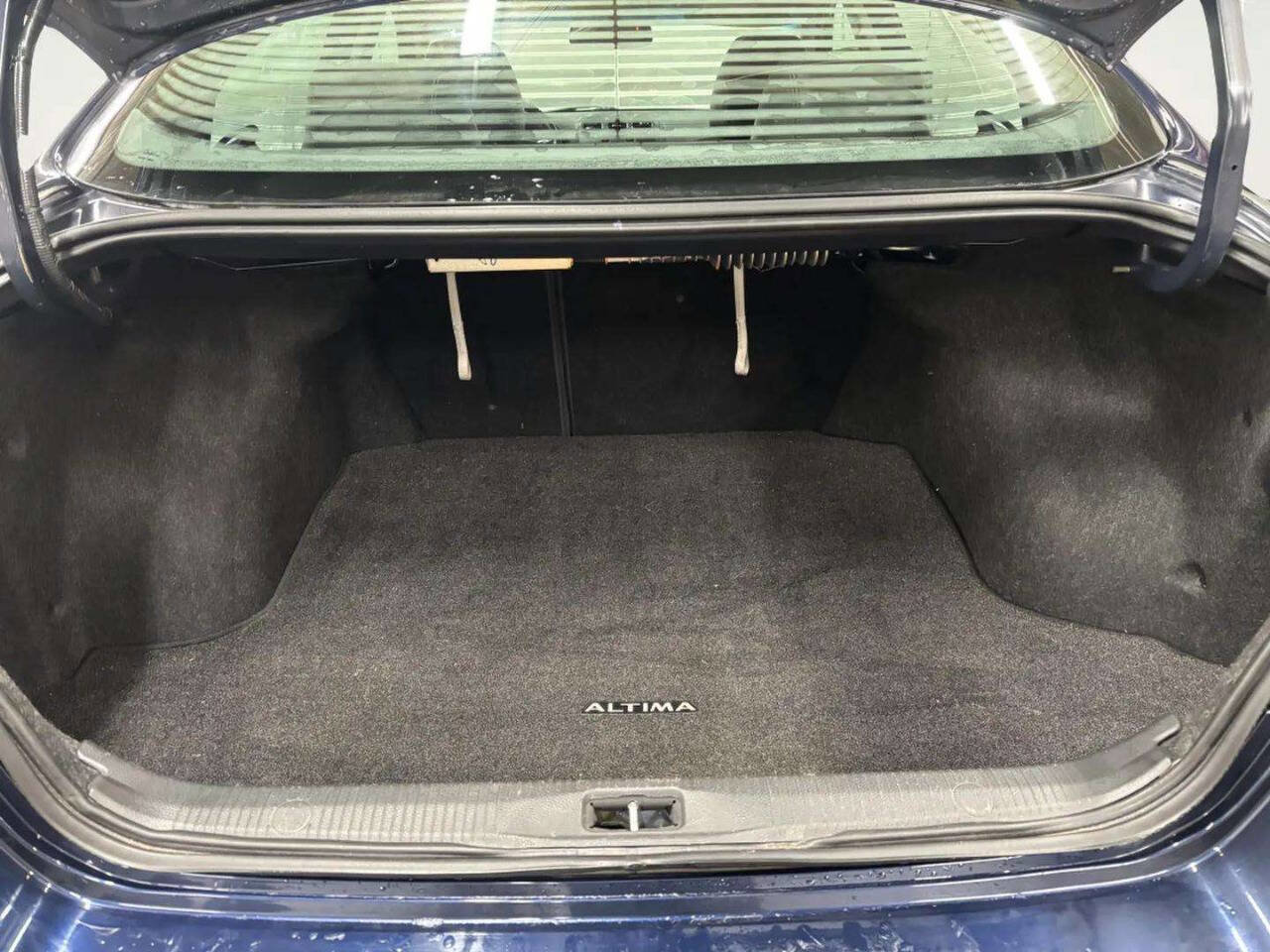 Used 2011 Nissan Altima 3.5 SR w/ 3.5SR Premium Pkg image 15