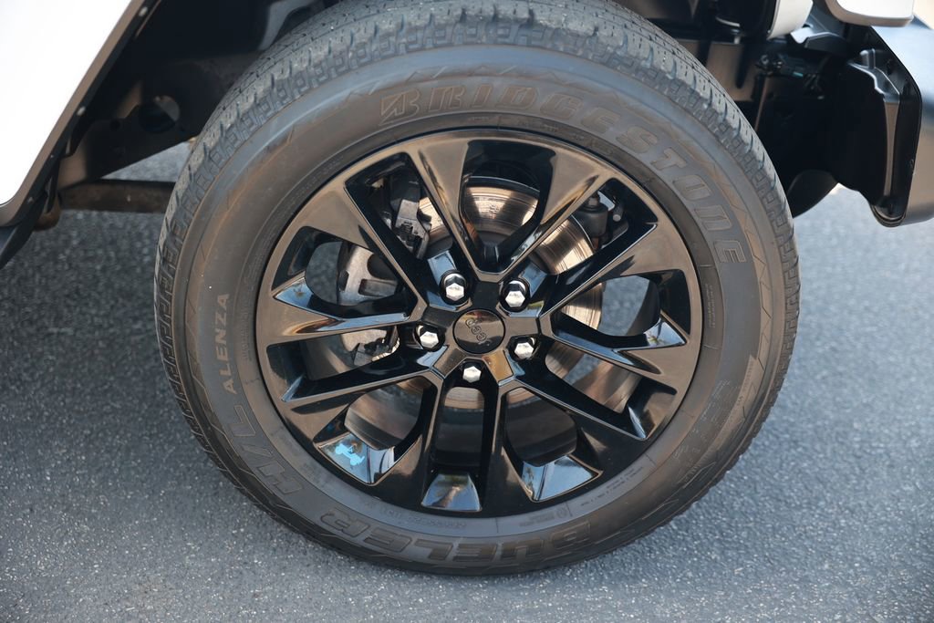 Used 2022 Jeep Wrangler Unlimited Sahara AWD/4WD image 8