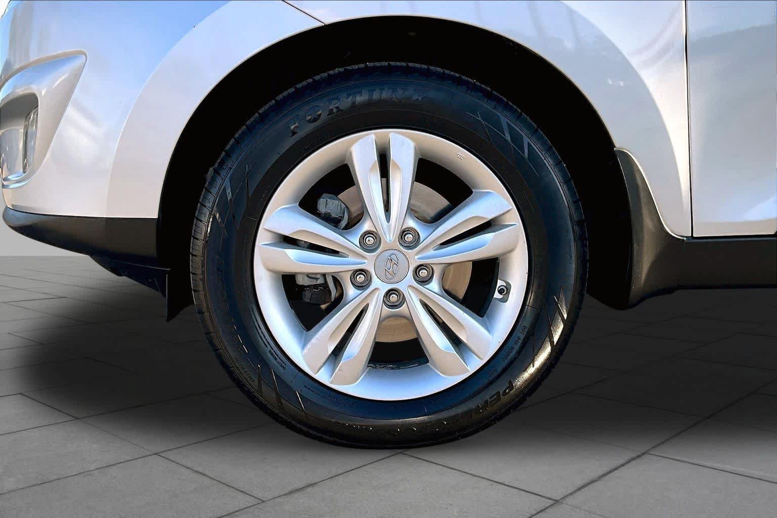 Used 2013 Hyundai Tucson GLS AWD/4WD image 10