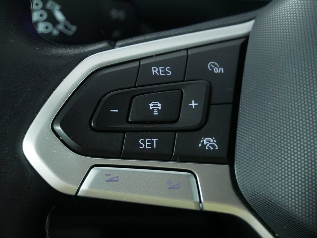 Used 2023 Volkswagen Tiguan SE w/ Panoramic Sunroof Package AWD/4WD image 25
