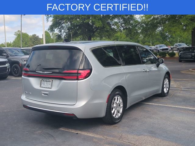Certified 2023 Chrysler Pacifica Touring-L FWD image 5