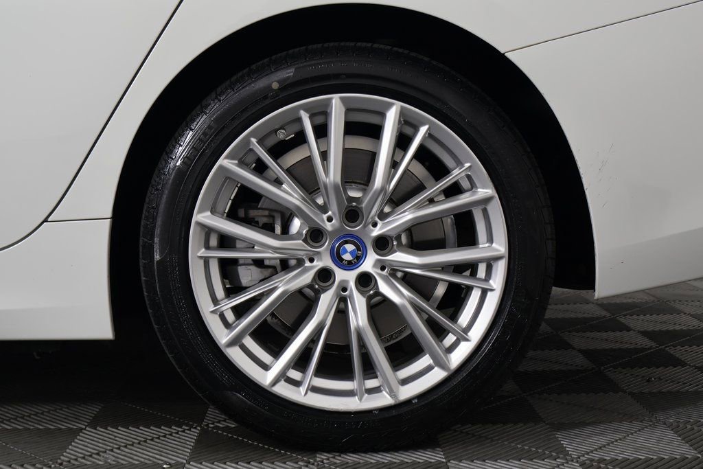 Used 2023 BMW 330e w/ Convenience Package image 16