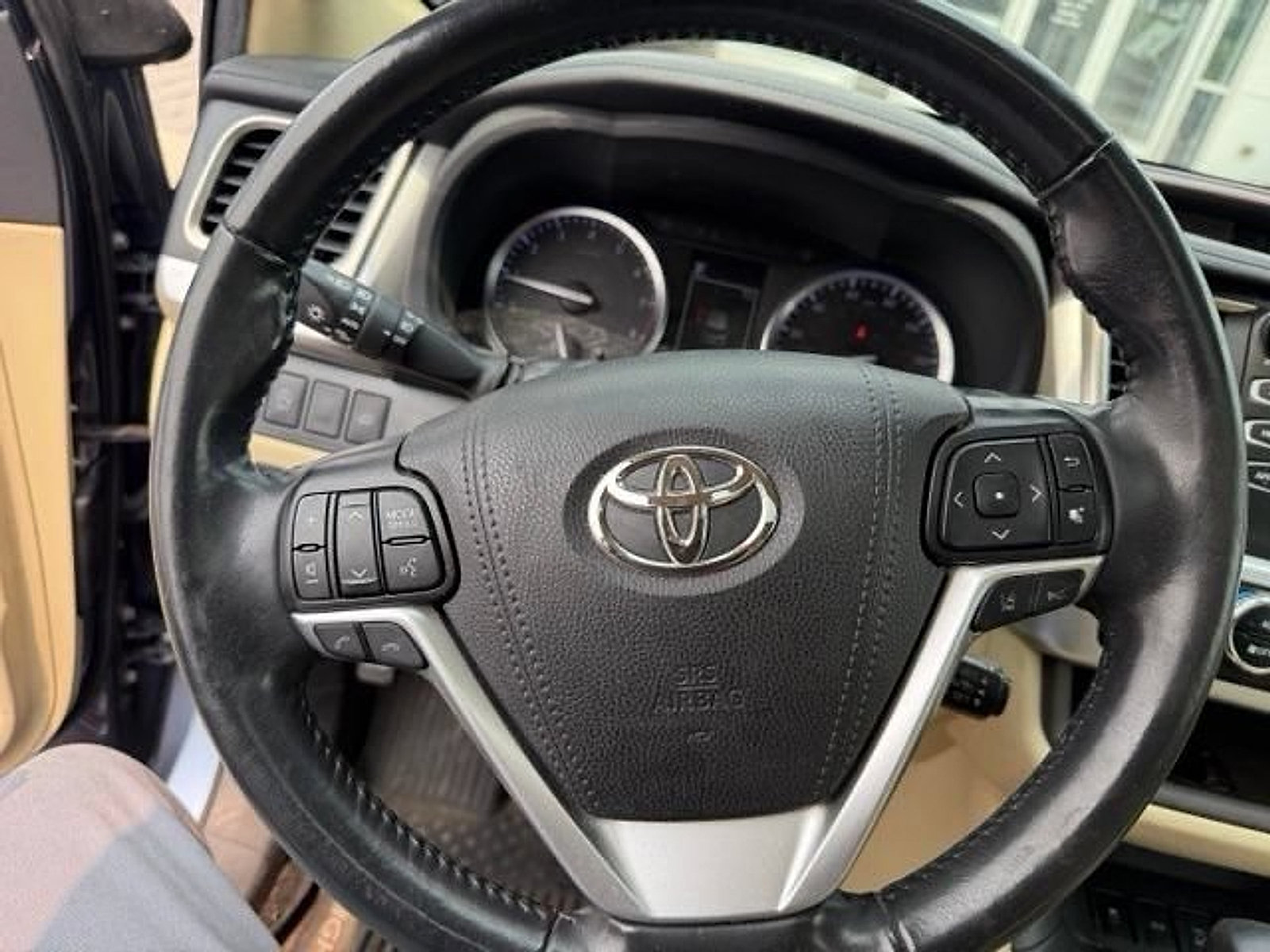Used 2019 Toyota Highlander XLE AWD/4WD image 18