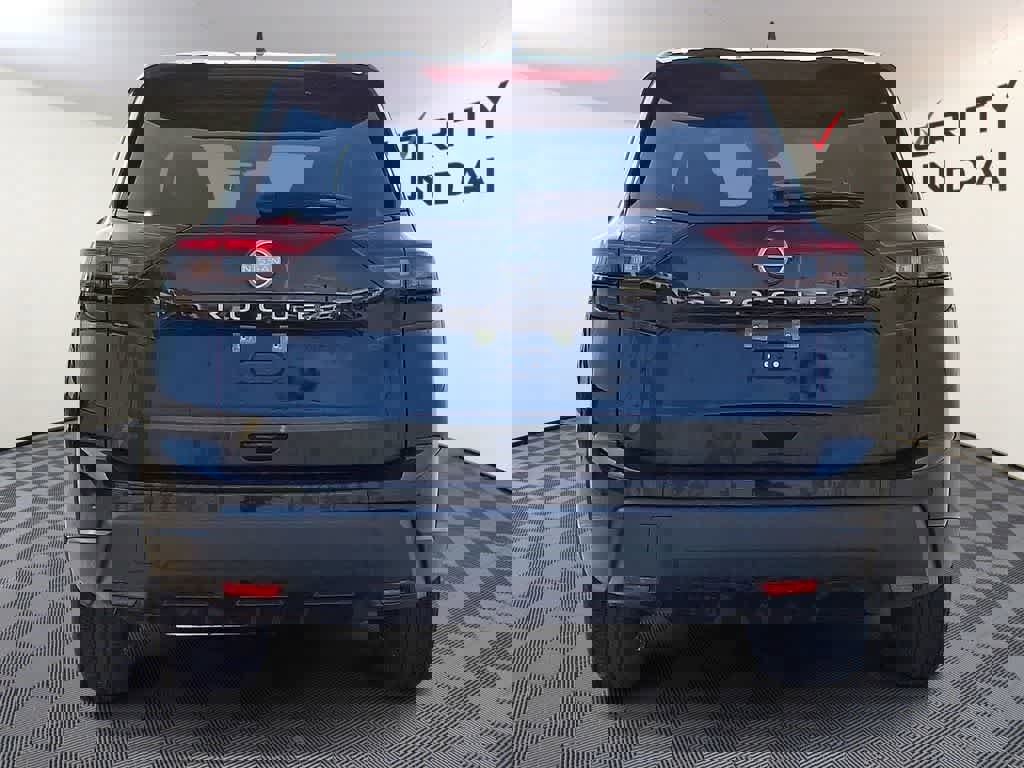 Used 2025 Nissan Rogue SV image 5