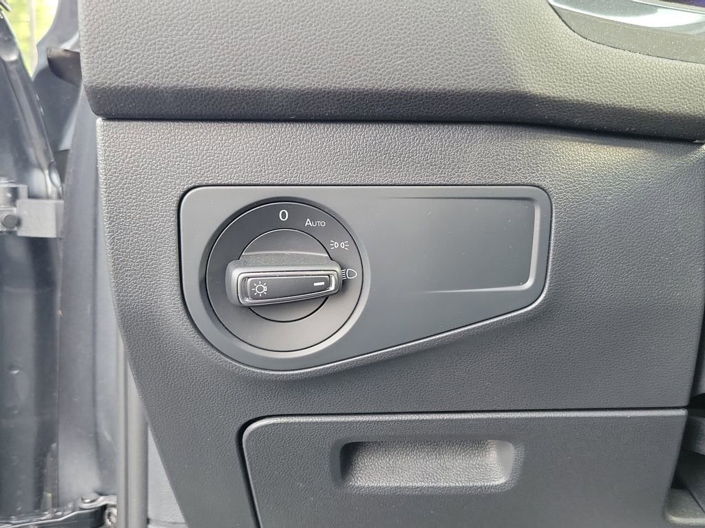 Used 2022 Volkswagen Tiguan SE image 24