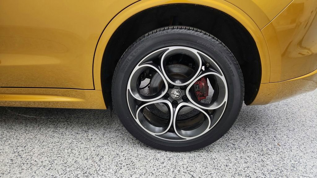 Used 2023 Alfa Romeo Stelvio Veloce image 28