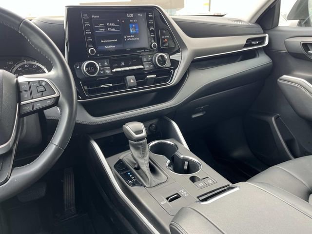 Used 2022 Toyota Highlander XLE image 15