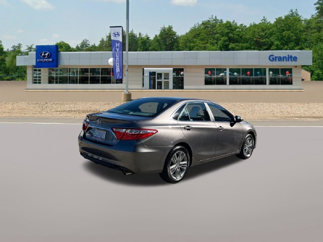 Used 2017 Toyota Camry SE w/ Moonroof Package FWD image 7