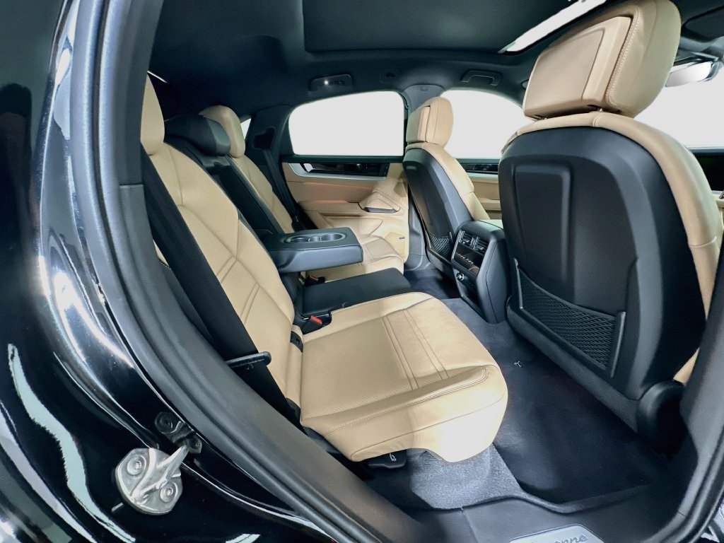Certified 2024 Porsche Cayenne Coupe AWD/4WD image 28