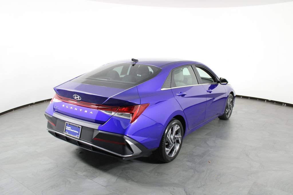 Certified 2024 Hyundai Elantra SEL w/ Convenience Package FWD image 4