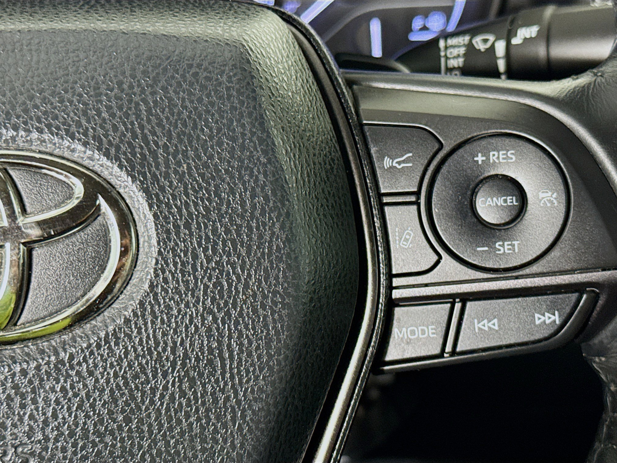 Used 2021 Toyota Camry SE w/ Convenience Package FWD image 14