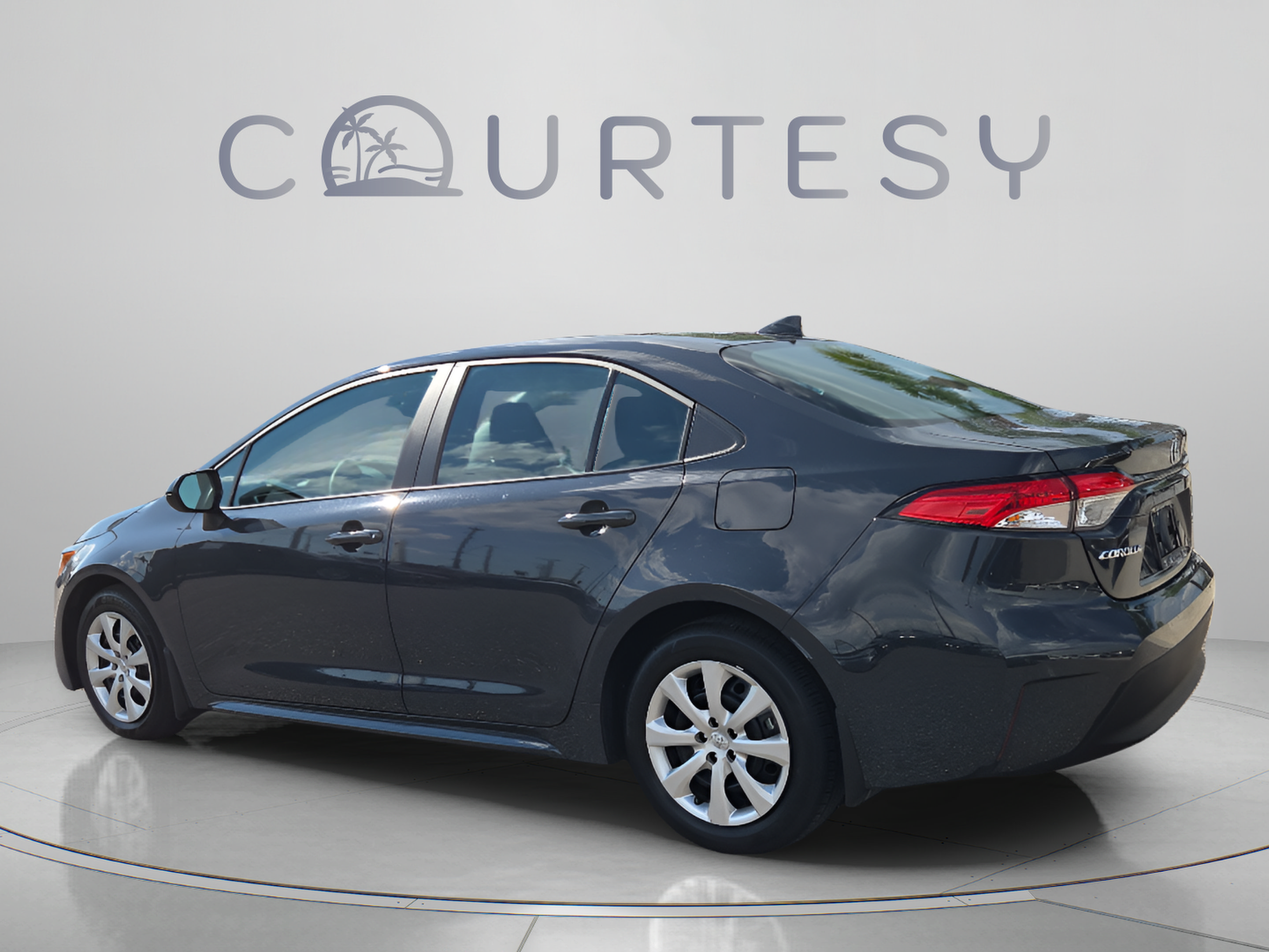Used 2025 Toyota Corolla LE FWD image 3