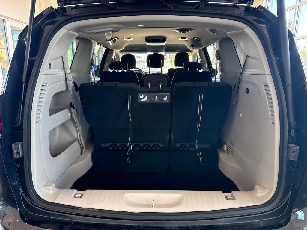 Used 2019 Chrysler Pacifica Touring Plus w/ Tire & Wheel Group FWD image 7
