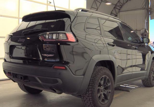Used 2019 Jeep Cherokee Trailhawk image 2
