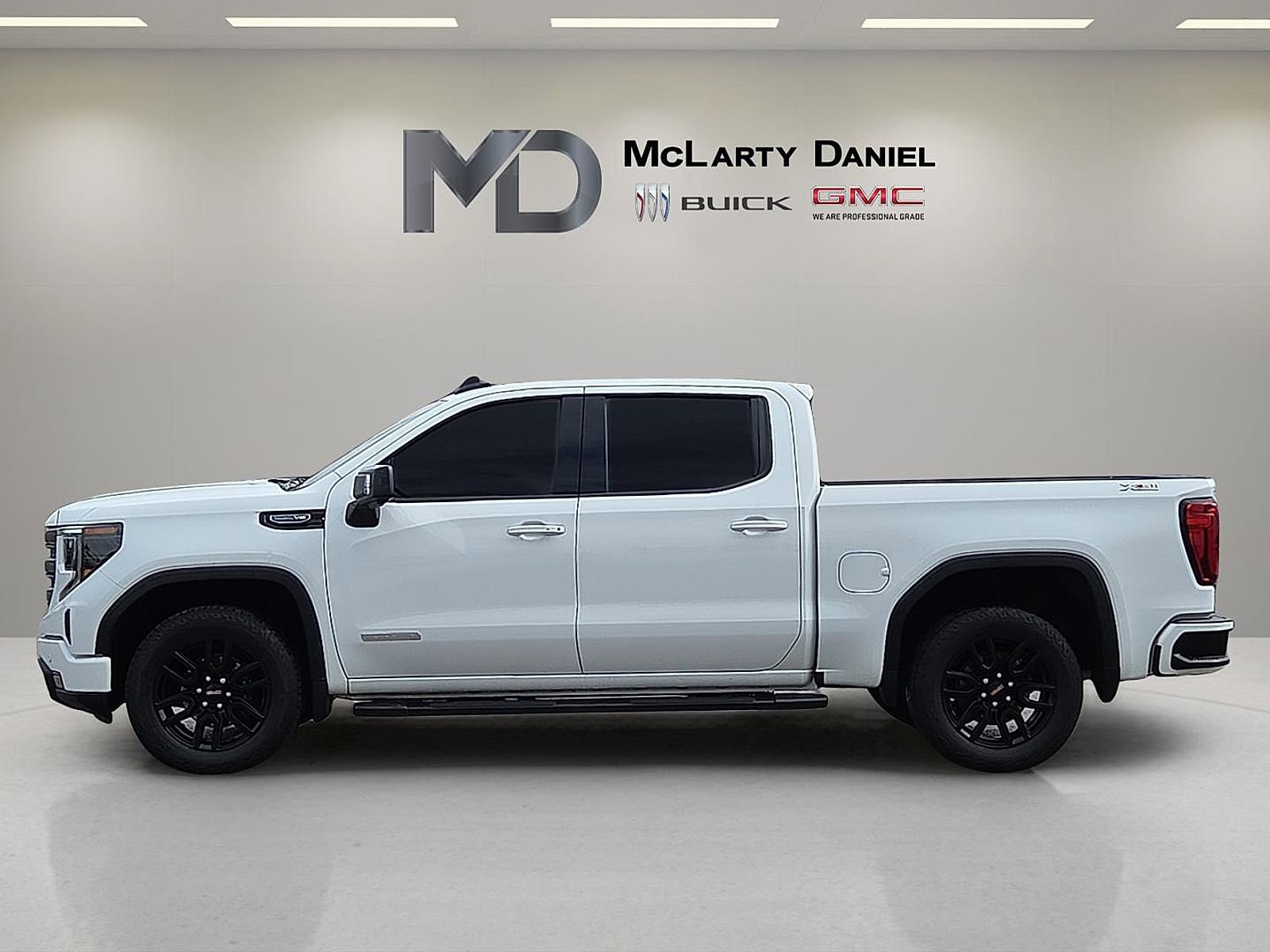 Certified 2024 GMC Sierra 1500 Elevation w/ Elevation Premium Package image 3