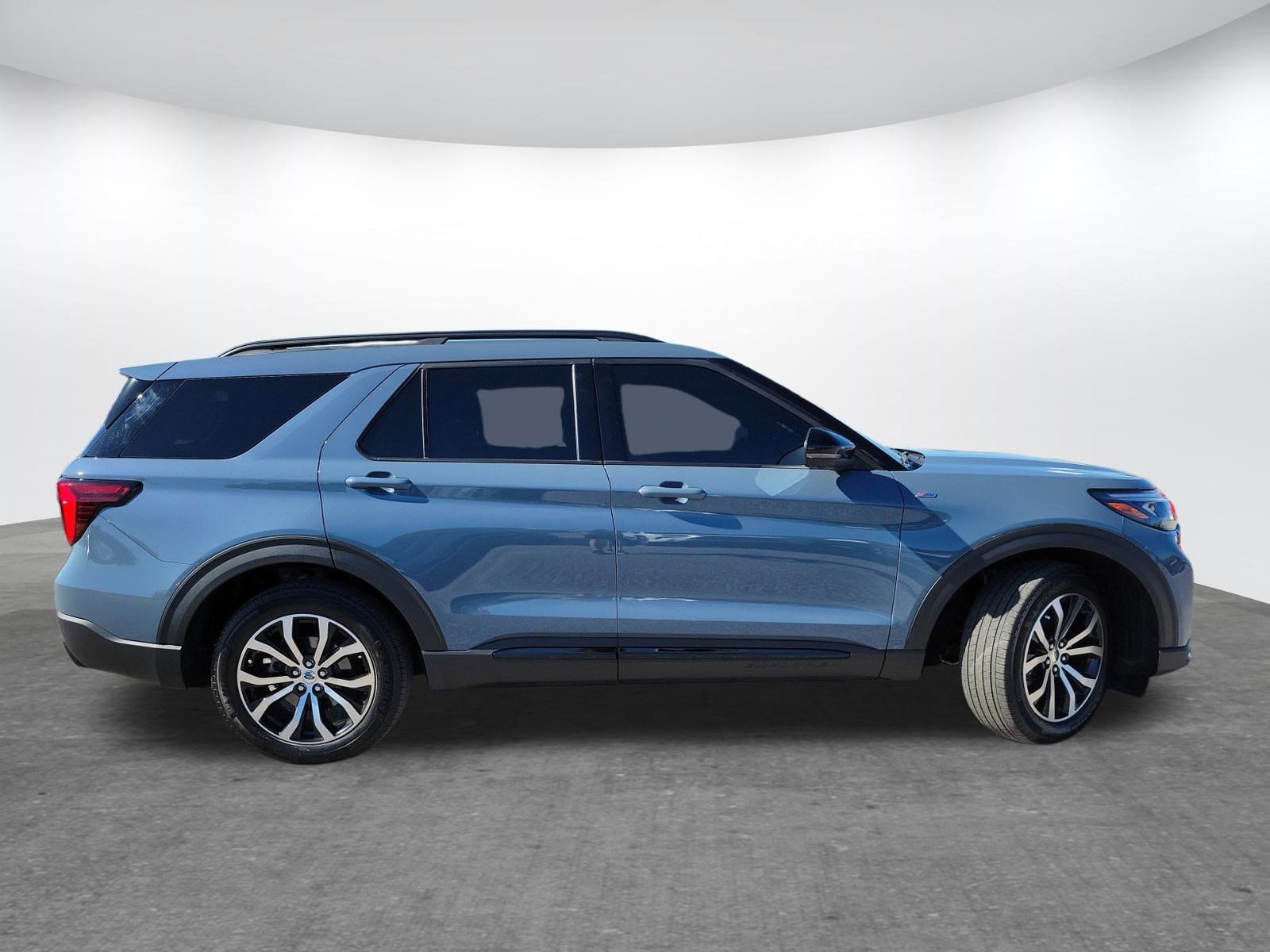 Used 2025 Ford Explorer ST-Line AWD/4WD image 4