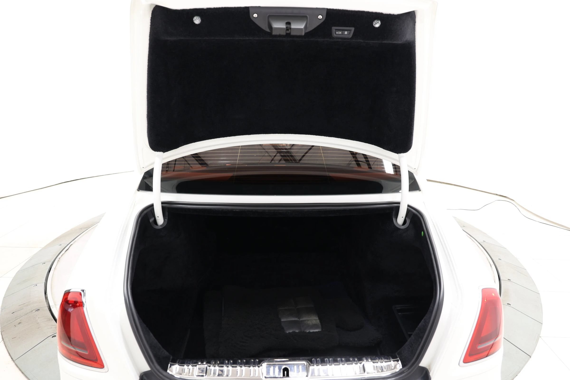 Used 2013 Rolls-Royce Ghost RWD image 86