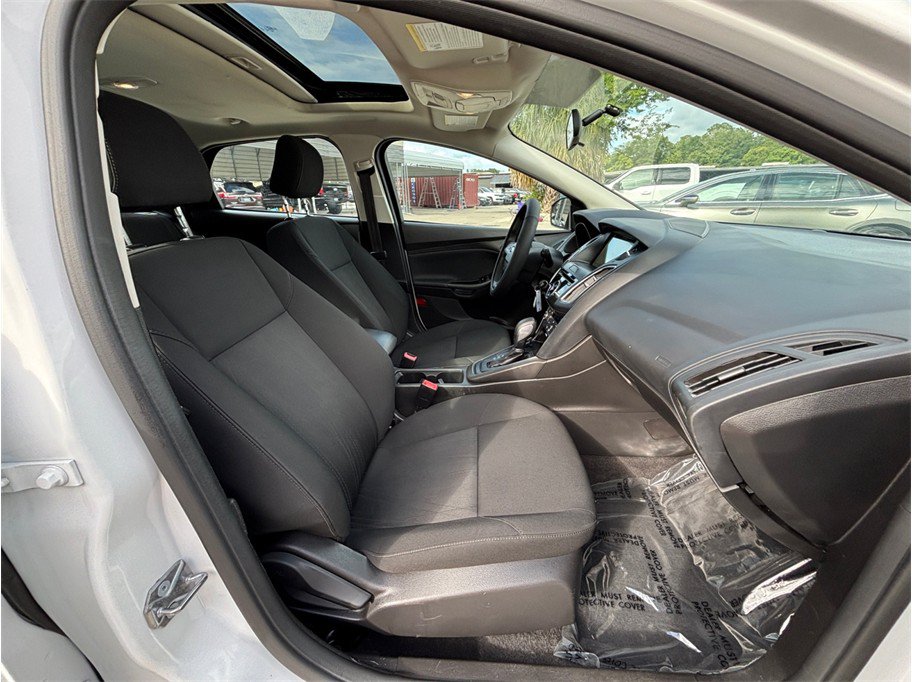 Used 2017 Ford Focus SEL FWD image 32