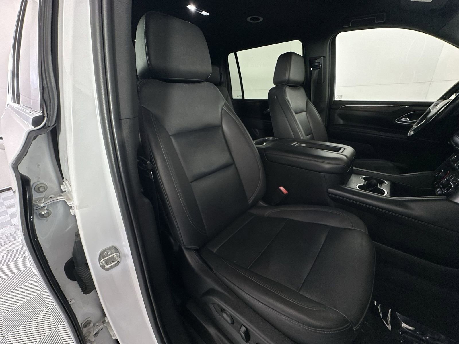 Used 2022 Chevrolet Suburban LT RWD image 27
