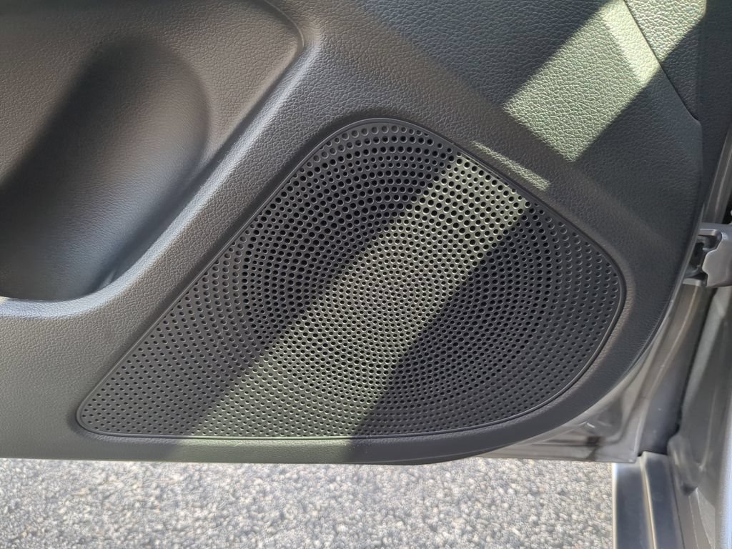 Used 2025 Genesis G70 2.5T RWD image 18