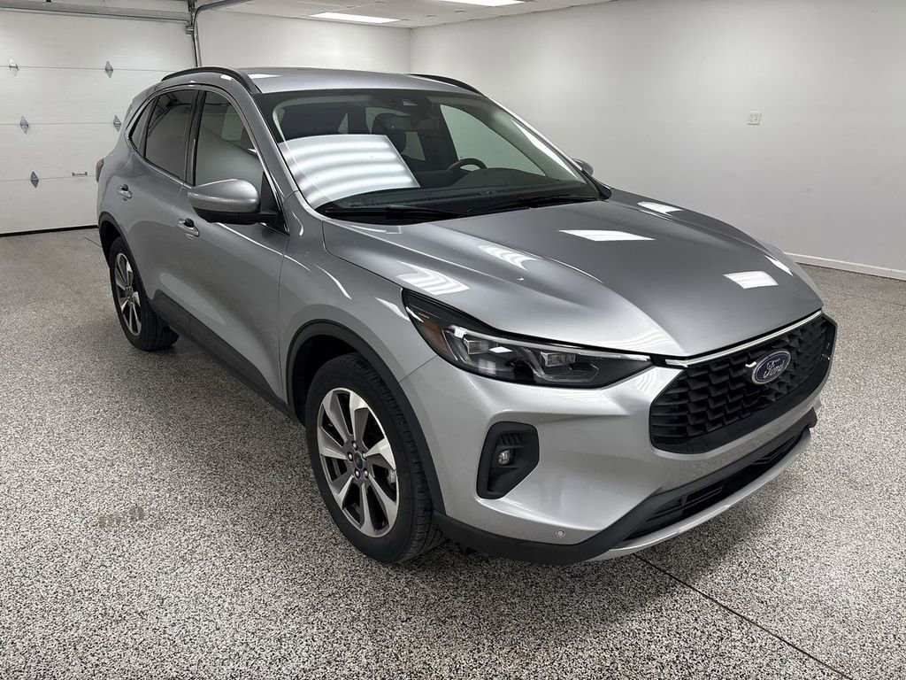 Used 2024 Ford Escape Platinum image 2