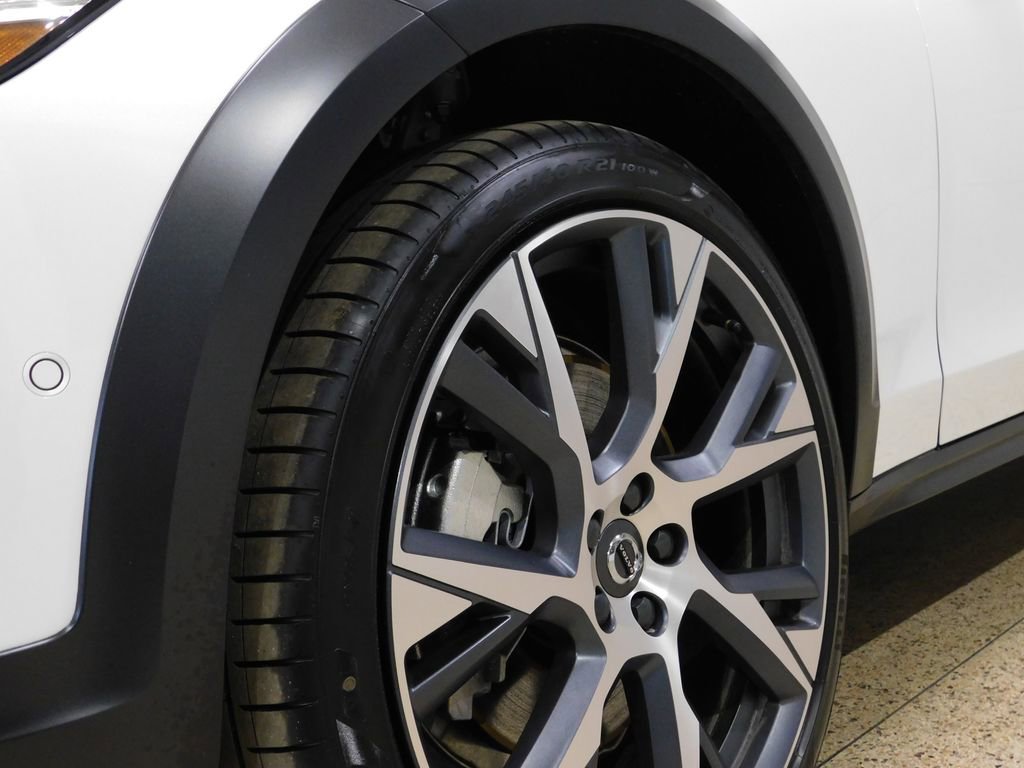 Used 2026 Volvo V90 B6 Cross Country Ultra image 22