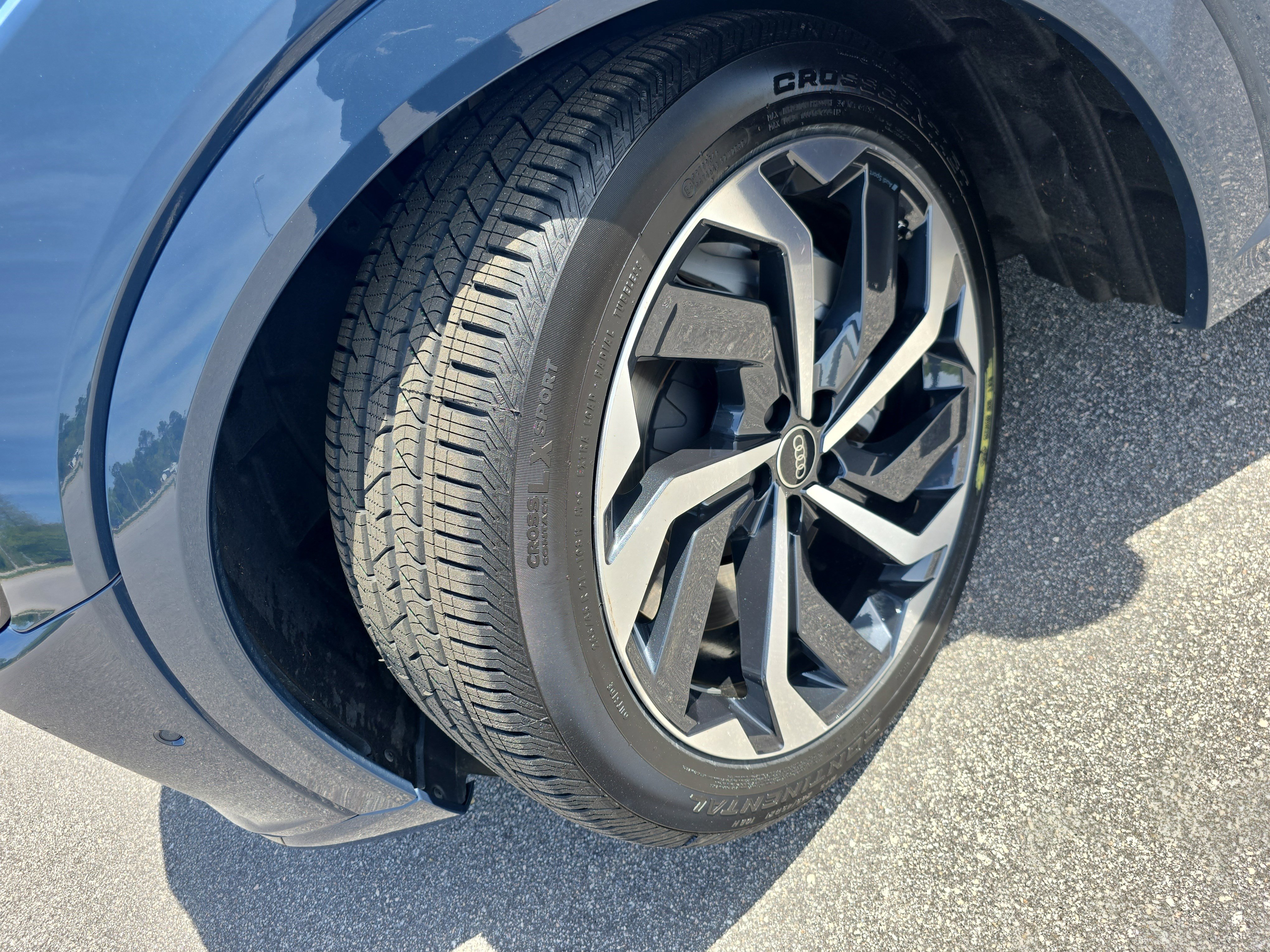 Used 2024 Audi Q8 e-tron Prestige w/ Prestige Package image 30