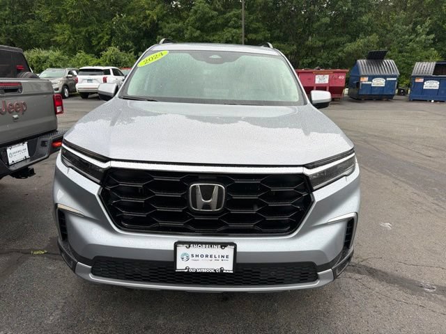Used 2024 Honda Pilot Touring image 2