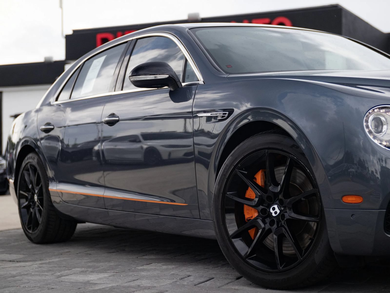 Used 2018 Bentley Flying Spur S V8 AWD/4WD image 3