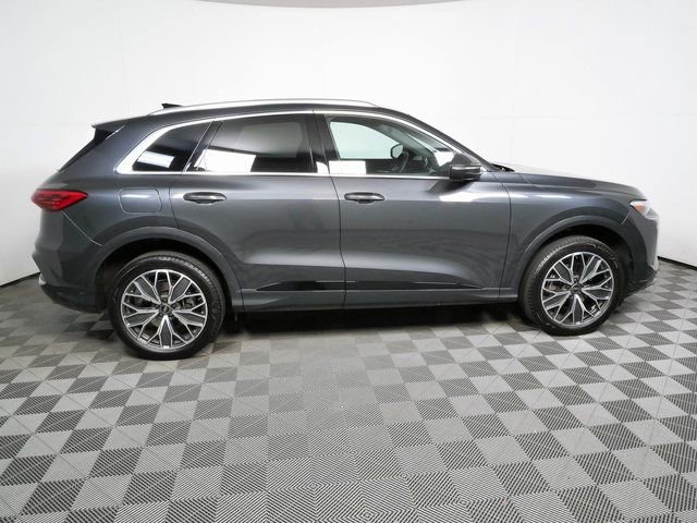 Used 2025 Audi Q5 Premium Plus w/ Premium Plus AWD/4WD image 2