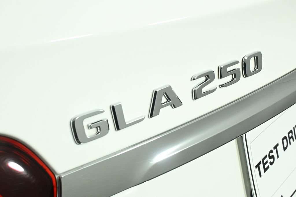 Certified 2020 Mercedes-Benz GLA 250 4MATIC image 29