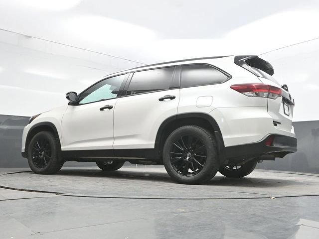 Used 2019 Toyota Highlander SE w/ Nightshade Edition AWD/4WD image 43
