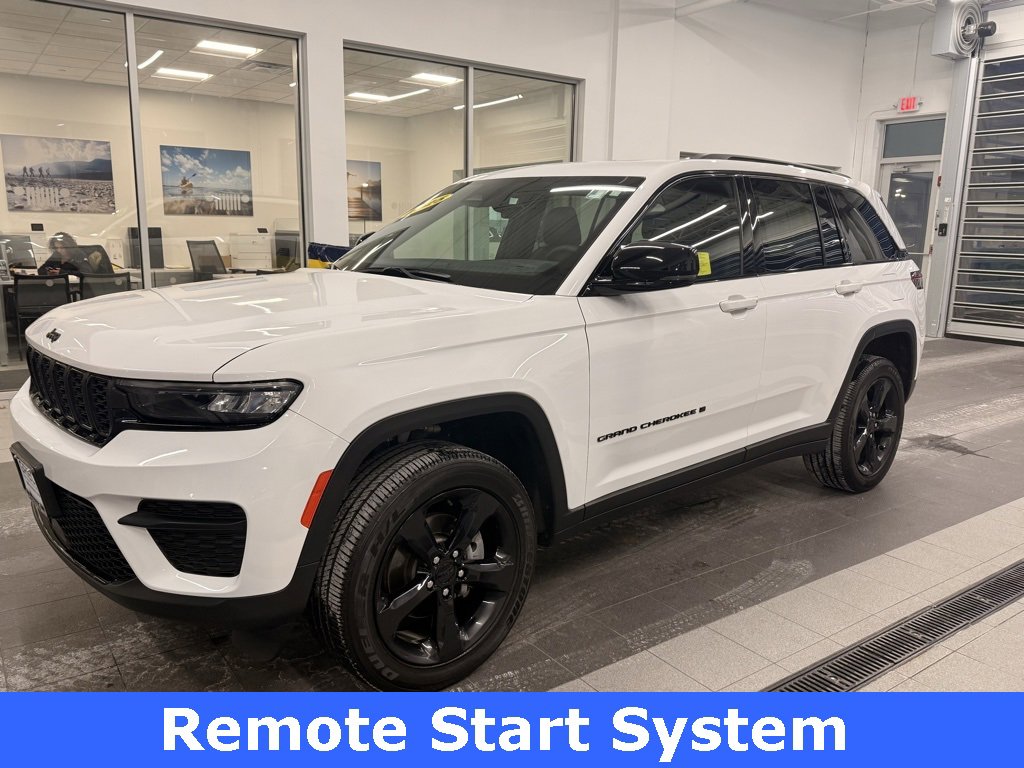 Certified 2025 Jeep Grand Cherokee Altitude image 4