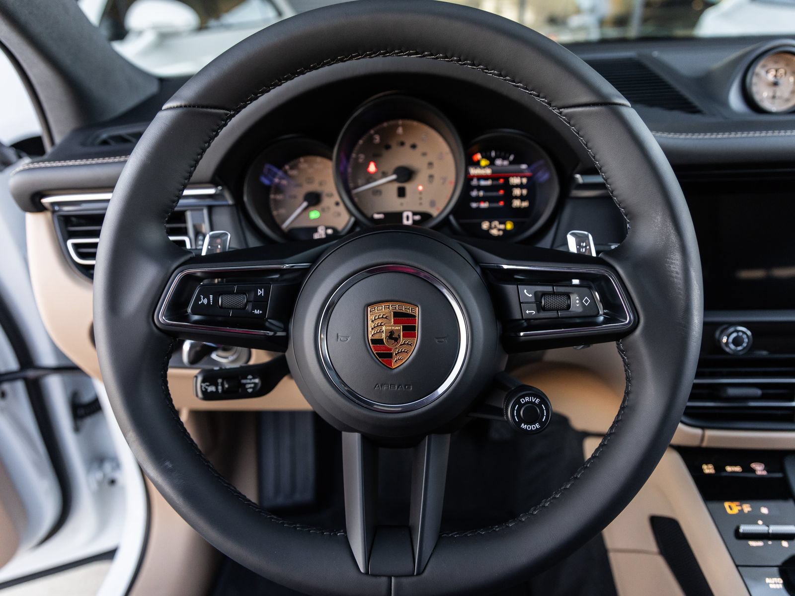 Certified 2026 Porsche Macan S AWD/4WD image 28