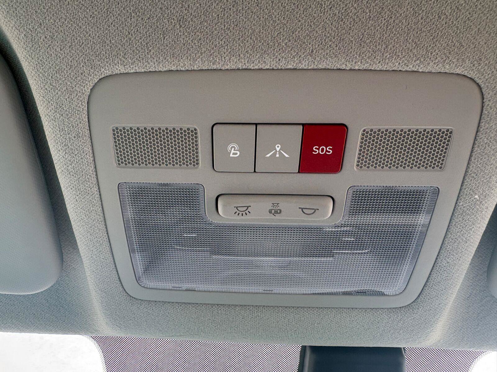 Used 2025 Hyundai Venue Limited FWD image 37
