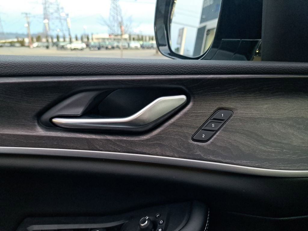 New 2025 Jeep Grand Cherokee Limited w/ Trailer Tow Package AWD/4WD image 34