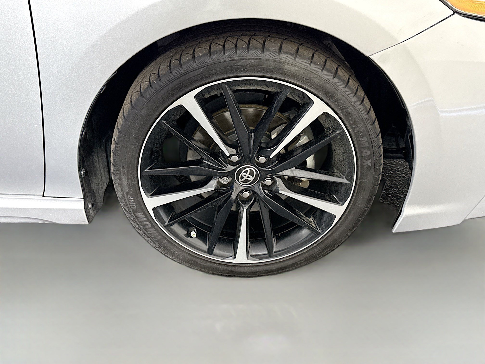 Used 2020 Toyota Camry XSE FWD image 32