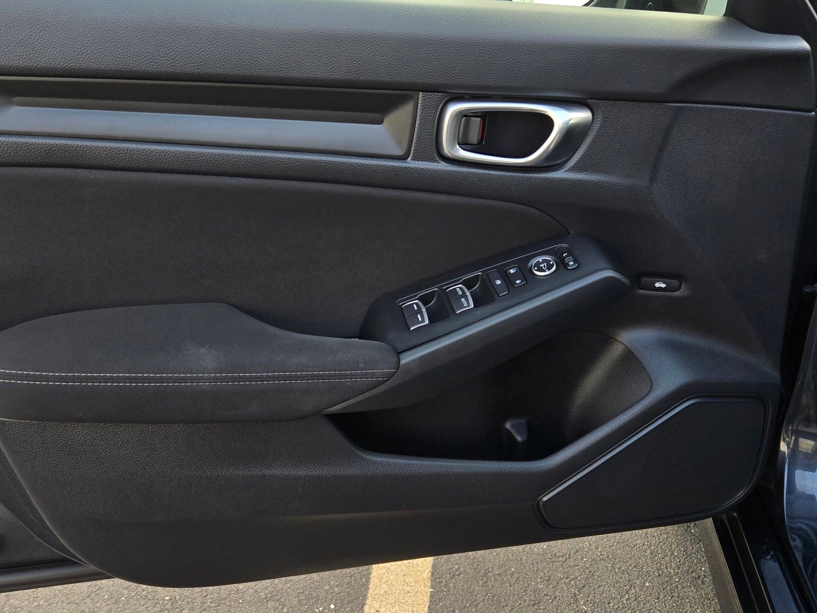 Used 2023 Honda Civic Sport image 9