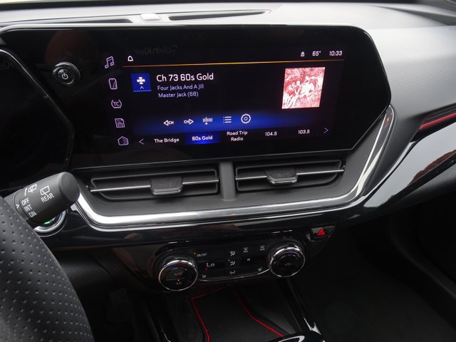 Used 2025 Chevrolet Trax RS w/ Sunroof Package FWD image 18