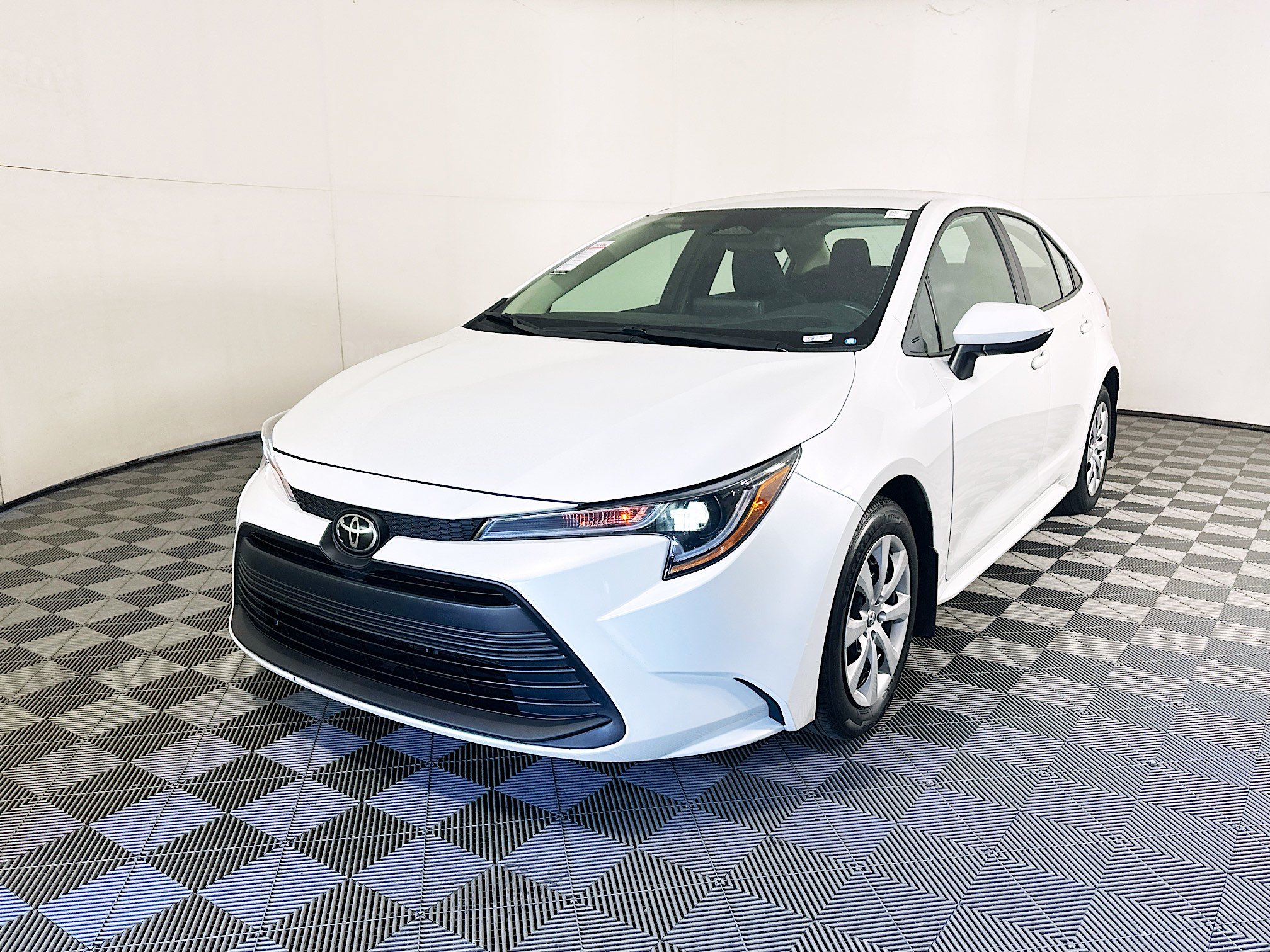 Used 2025 Toyota Corolla LE FWD image 7