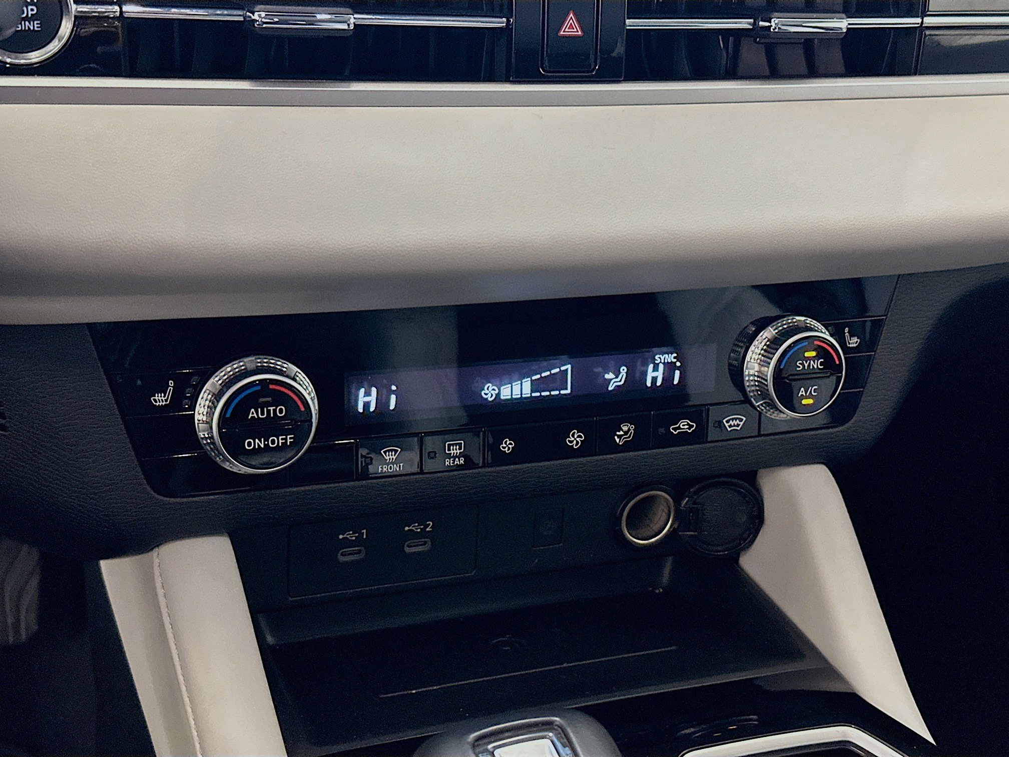 Used 2025 Mitsubishi Outlander SE image 24