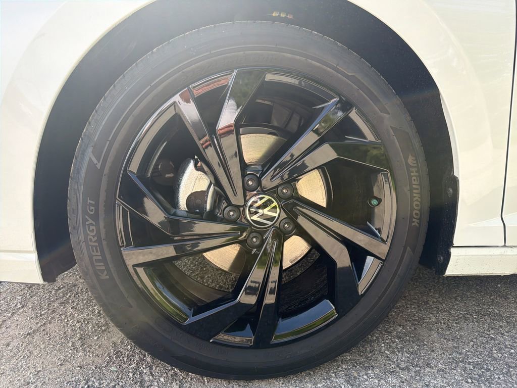 New 2026 Volkswagen Jetta SE FWD image 9