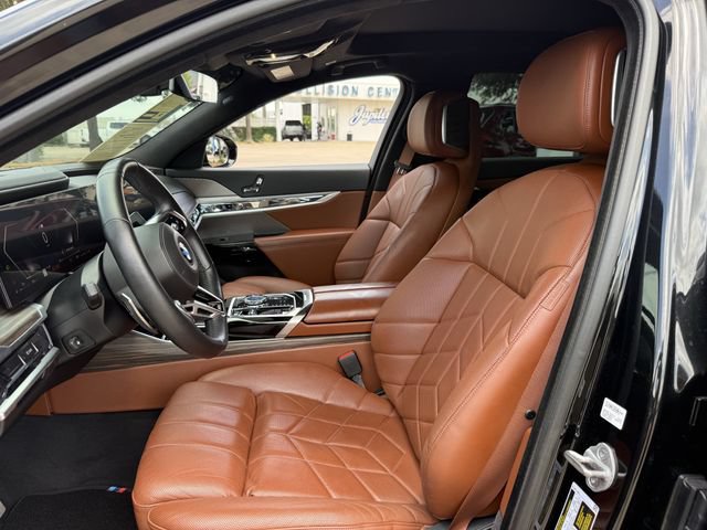 Used 2023 BMW 760i xDrive AWD/4WD image 26